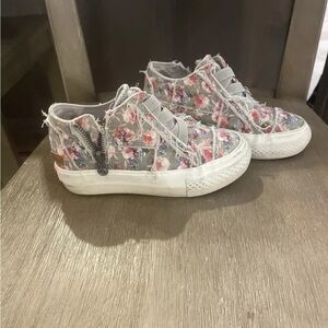 blowfish kids girls malibu gray floral no tie slip on 1.5 sneaker shoe